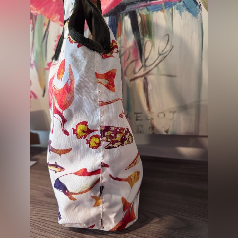 Hunting World Shark Fish Tote - Picture 3 of 10